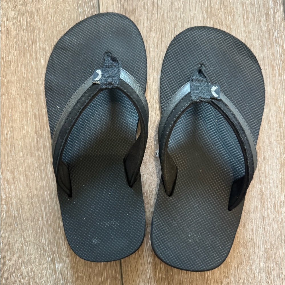 Billabong Black Flip Flops- boys 3/4